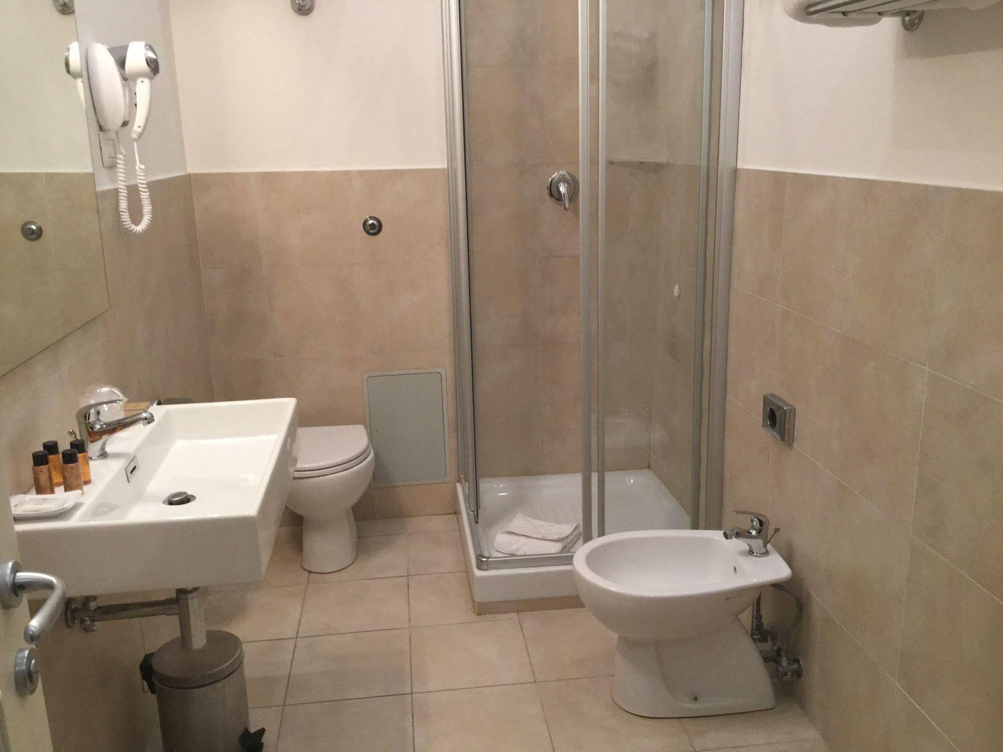 Rhome Terminal Gasthof 2*
